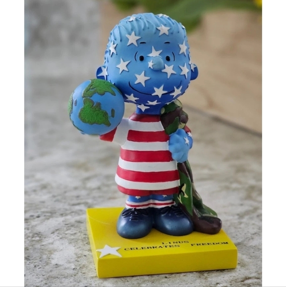 Westland Peanuts Other - HTF Linus Celebrates Freedom #8674 Excellent Condition, Linus Blankets St. Paul